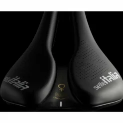 Selle Italia NOVUS Lady TM Boost EVO Superflow Saddle 8 Selle Italia NOVUS Lady TM Boost EVO Superflow Saddle -Cockpit butik Novus20Boost20Evo20Lady20TM20Superflow CLOSEUP