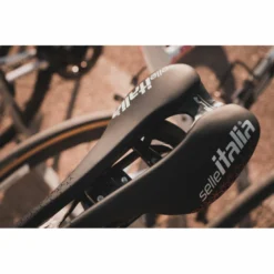 Selle Italia SLR Boost Pro Team Kit Carbonio Superflow Saddle 9 Selle Italia SLR Boost Pro Team Kit Carbonio Superflow Saddle -Cockpit butik Selle Italia SLR Boost Kit Superflow Pro Team Saddle 03