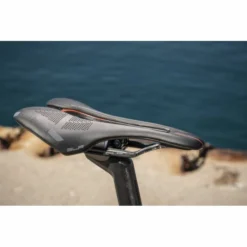 Selle Italia SLR Boost Kit Carbonio Superflow Saddle -Cockpit butik YY 8915 min 1500x1000 1